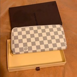 Checkered wallet NOT REAL